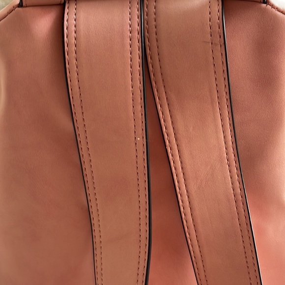 Gap backpack 🎒 great condition! Color pink ! One size - Picture 10 of 16